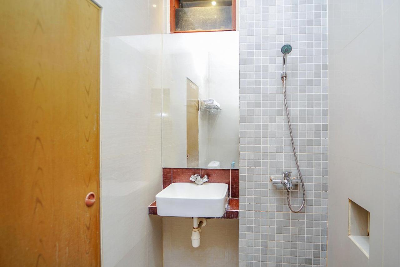 Oyo 231 Hotel Andita Syariah Sorabaya Chambre photo